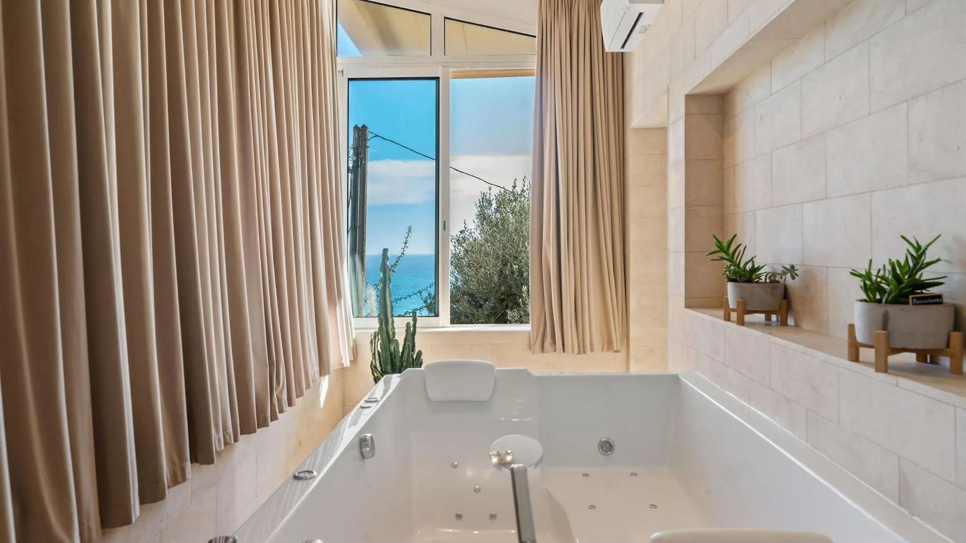 Hotel Le Roquebrune